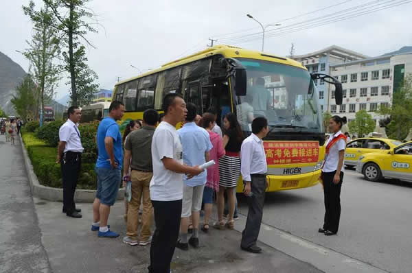 高考免費接送車隊