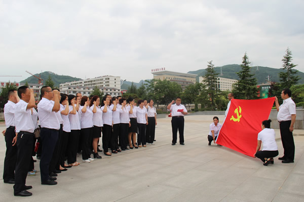 隴運集團公司黨委開展慶祝建黨97周年“緬懷先烈，砥礪奮進”主題黨日活動