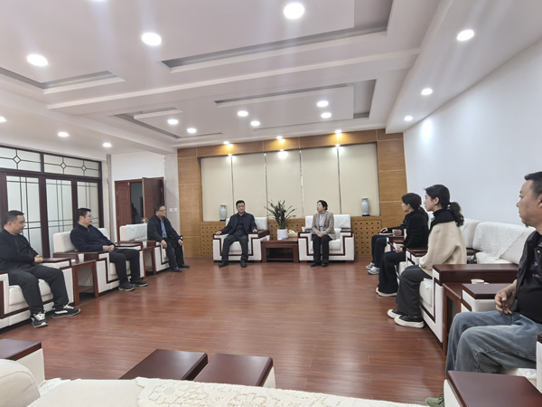 隴運集團潤華旅游客運公司、晟游天下旅行社與隴南師范學院歷史文化與旅游學院達成見習合作意向